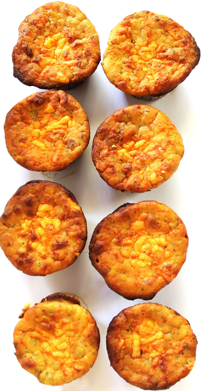 Bacon and Egg Breakfast Muffins. Easy to make ahead breakfast. Delicious, filling. #glutenfree | robustrecipes.com