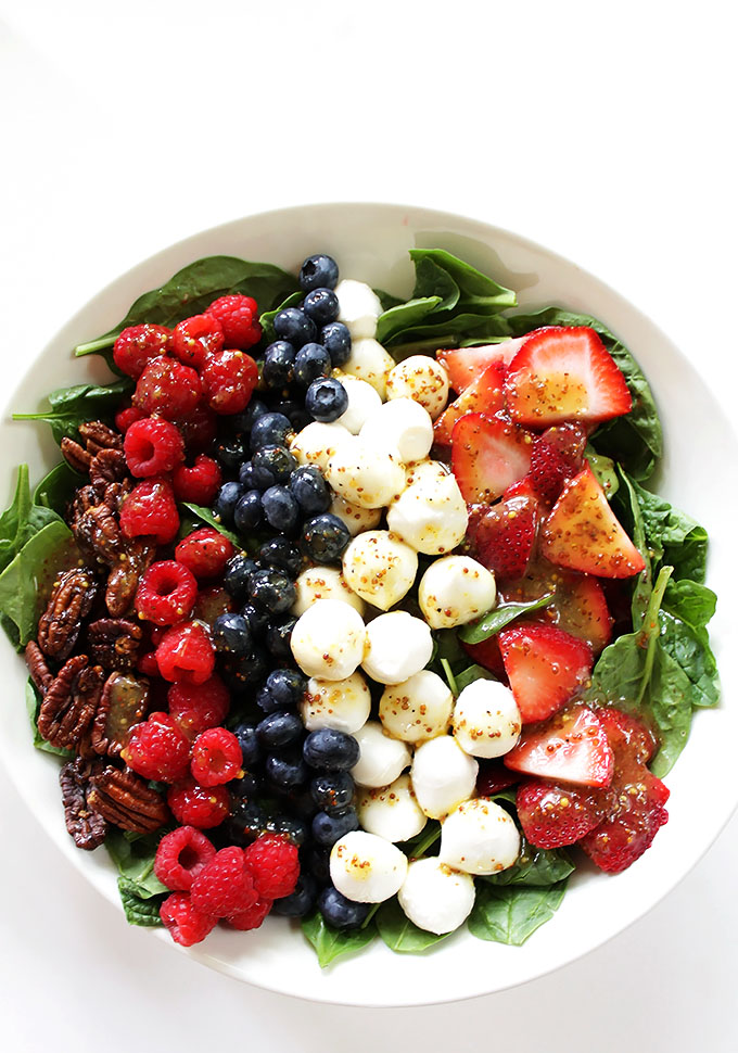 Berry Spinach Salad with honey mustard vinniagrette. The perfect salad for summertime. Super easy to make. #vegetarian #glutenfree #salad