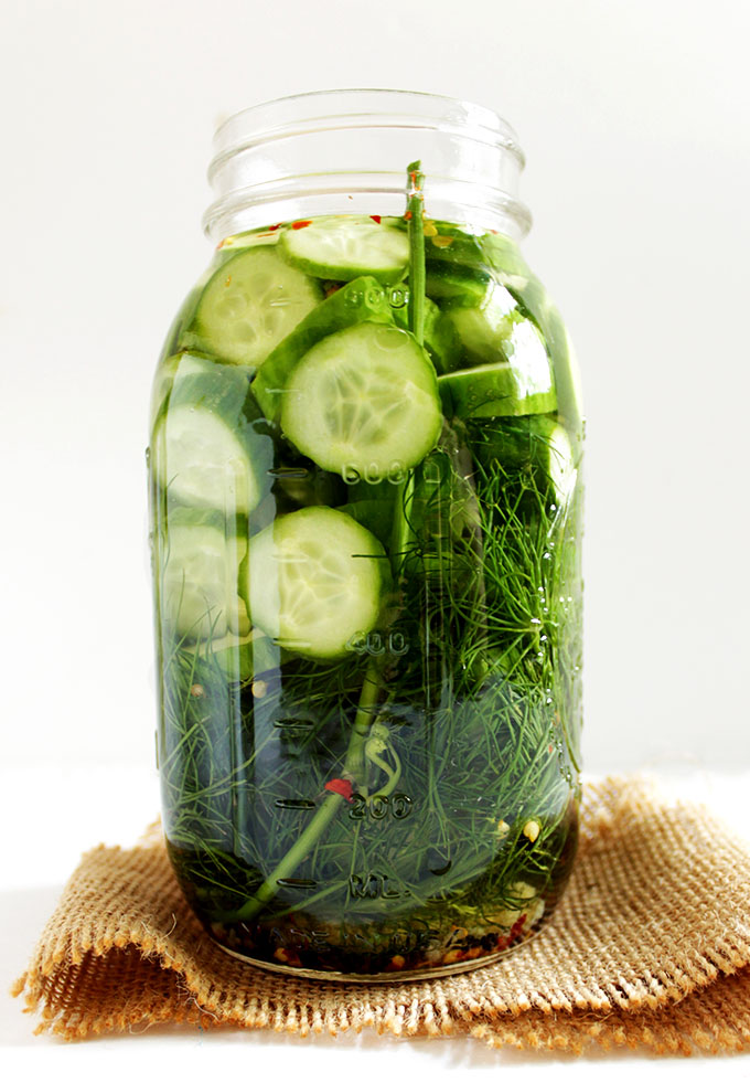 Spicy Refrigerator Pickles. Super crunchy, refreshing and flavorful. Only requires 6 ingredients. #vegan #gltuenfree