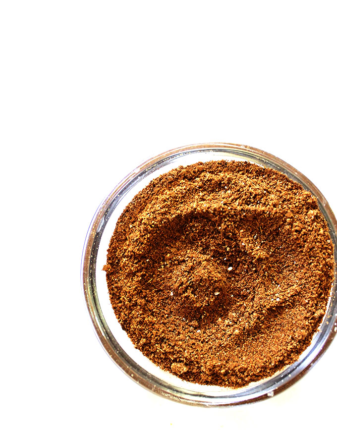 Chai Spice mixture for chai-spiced raw energy balls. Easy to make. Full of flavor. #gltuenfree