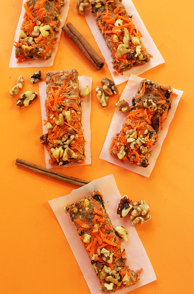 Carrot Cake Granola Bars. Make with real shredded carrots. They serisouly resemble carrot cake! #vegan #glutenfree | robustrecipes.com