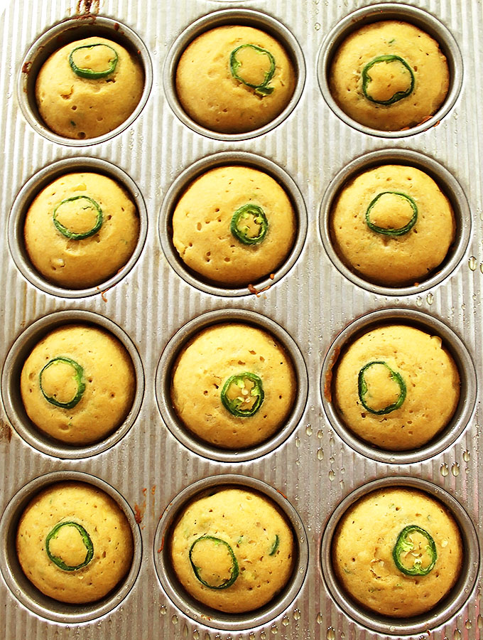 Gluten Free Jalapeno Cornbread Muffins. Spicy and sweet combo. Easy to make. Delicious! #glutenfree #recipe | robustrecipes.com