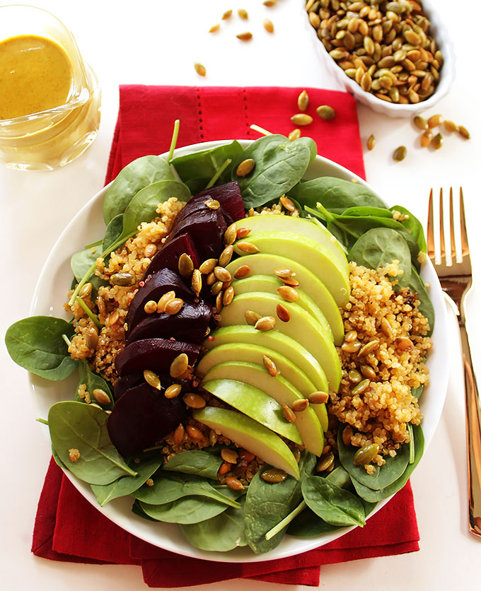 Green Apple Beet Spinach Salad with Curry Dressing. A delicious, healthy, salad. #vegan #glutenfree
