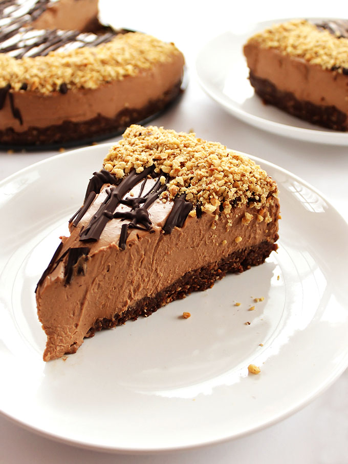 No Bake Nutella Cheesecake - Rich chocolate + hazelnuts with a gluten free crust. We LOVE this recipe for a special occasion! | robustrecipes.com