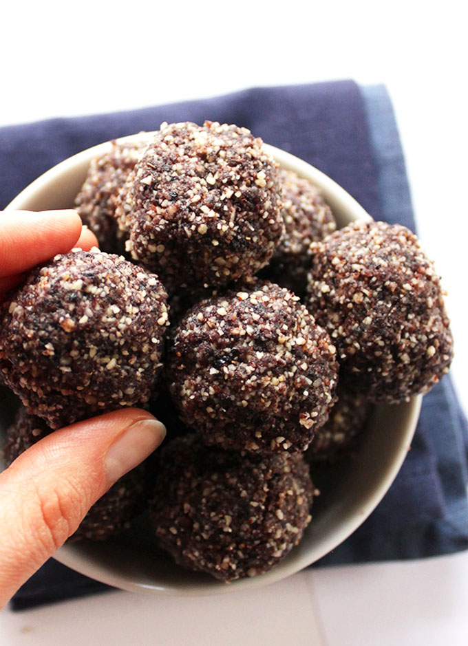 Blueberry Almond Energy Balls - Bursting with almonds and blueberries. Filled with healthy fats and protein. The perfect workout snack! EASY to make! Vegan/Gluten Free! | Robustrecipes.com