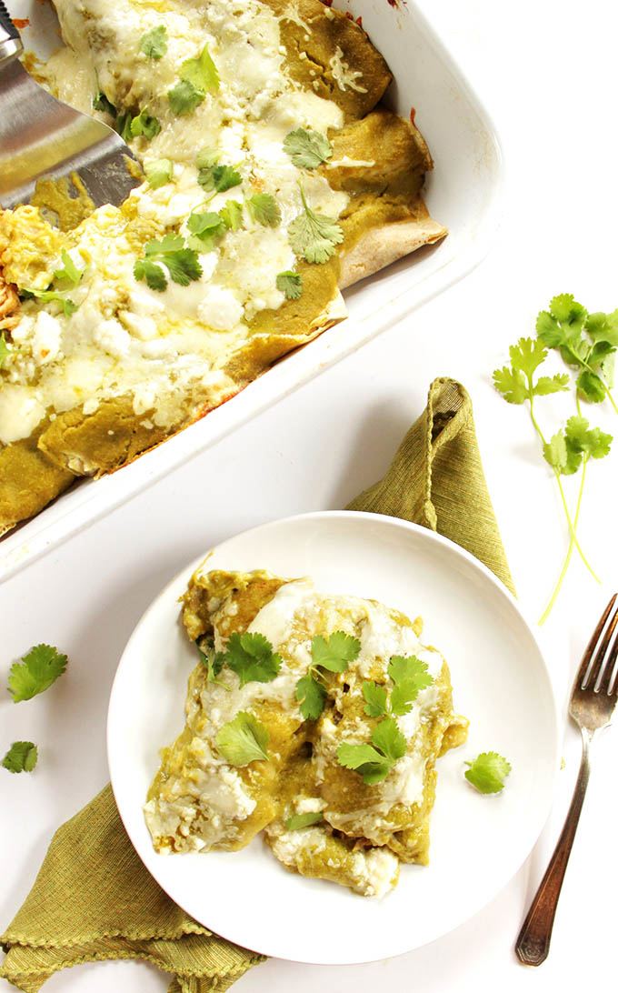 Easy Green Chicken Enchiladas - AMAZING enchiladas stuffed with cheese and shredded chicken. And topped with roasted green enchilada sauce! Perfect for a weeknight meal. | robustrecipes.com