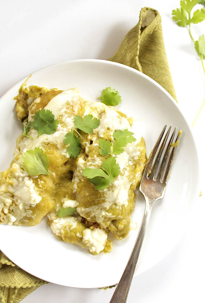 Easy Green Chicken Enchiladas - AMAZING enchiladas stuffed with cheese, shredded chicken, and topped with roasted green enchilada sauce. Healthy and bursting with flavor. The perfect recipe for a weeknight meal. Gluten Free | robustrecipes.com