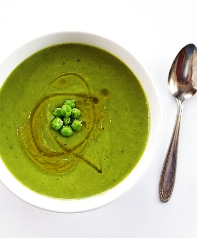 Pea Soup - An EASY recipe that's perfect as a side dish or an appetizer. It only requires 7 ingredients, and 20 minutes! It's refreshing, light, and perfect for a chilly spring day. Vegan/Gluten Free. | robustrecipes.com