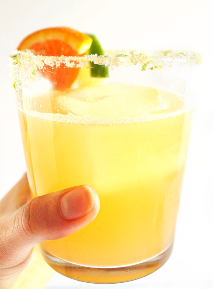 Skinny Orange Lime Margaritas - BEST MARGARITAS! Made with fresh ingredients: lime juice, orange juice, agave nectar. This recipe EASY to make. Vegan/Gluten Free. | Robustrecipes.com