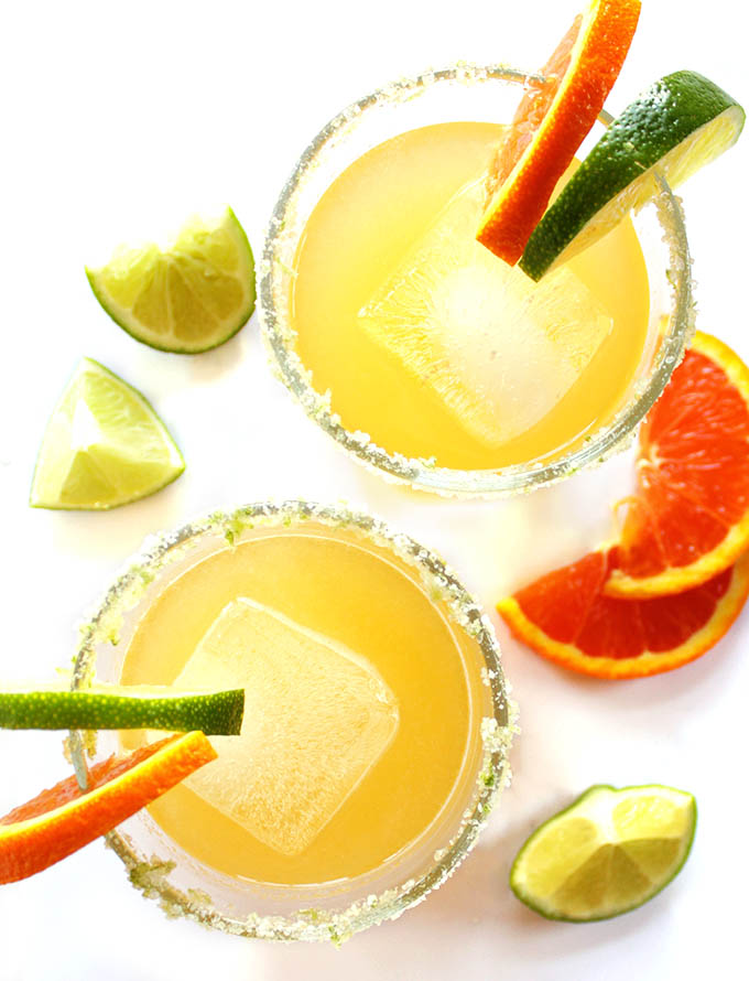 Skinny Orange Lime Margaritas - THE BEST MARGARITAS! Fresh orange juice, lime juice + naturally sweetened. This cocktail recipe is EASY to make. Vegan/Gluten Free. | Robustrecipes.com