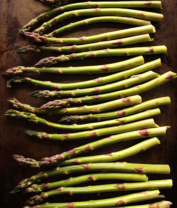 Roasting asparagus for Easy Lemon Roasted Asparagus | robustrecipes.com