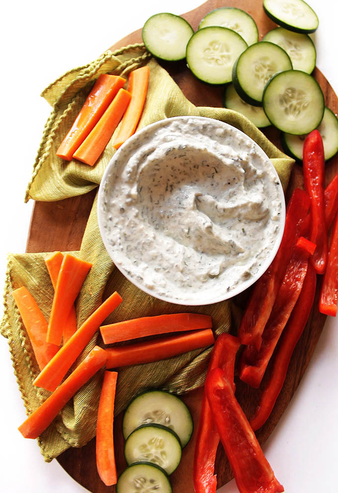 Skinny Ranch Dip - Thick, creamy ranch dip with that's actually HEALTHY for you. It's made with nonfat Greek yogurt, lots of protein and live active cultures. Only takes 10 minutes to make! This ranch dip is great served with any and all veggies! Gluten Free | robustrecipes.com