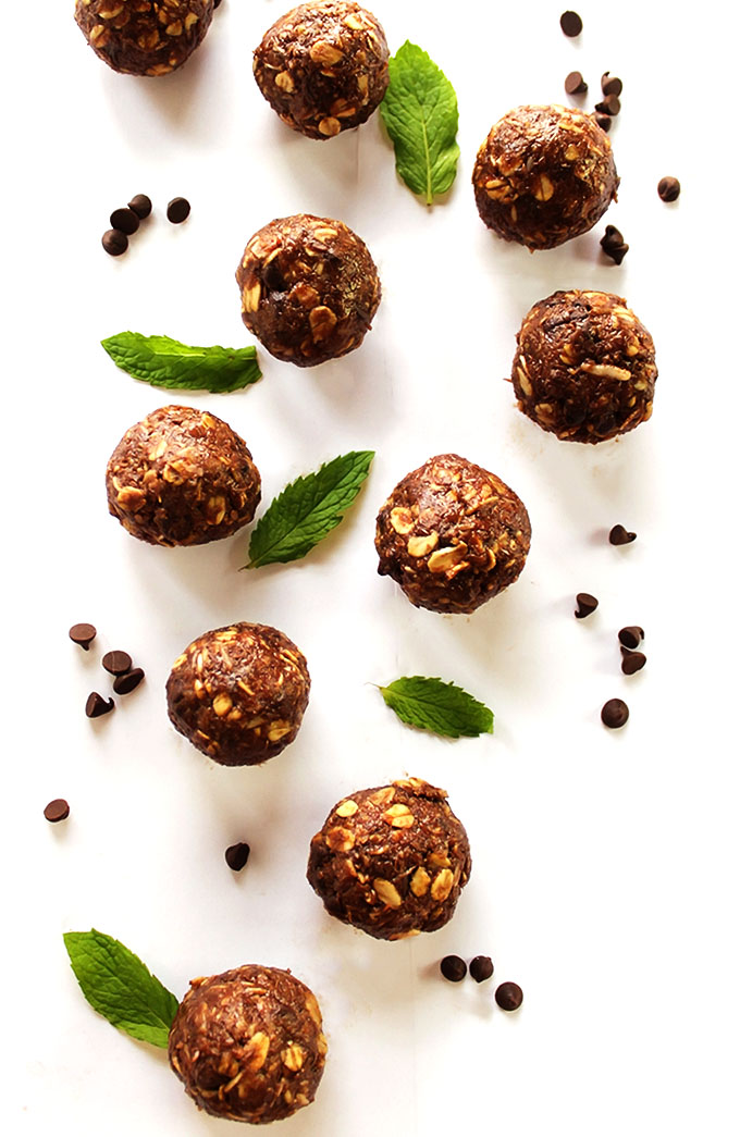 Chocolate Mint Energy Balls - Chocolate-y, minty gooey balls of goodness! This recipe is my go to pre breakfast, pre workout snack that I make every Sunday! They're made with wholesome ingredients: are packed with healthy fats, complex carbs, fiber and protein to get you going! Gluten Free/refined sugar free/vegetarian!