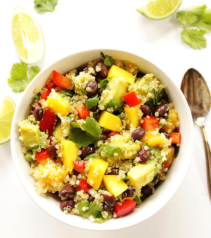 Mango Black Bean Quinoa Salad - A refreshing salad that can be served as the main dish or as a side salad. EASY to make (only 25 minutes), perfect for summer parties.! Quinoa, avocado, mango, black beans, red pepper, cilantro, red onion, jalapeno! Vegan/Gluten Free.