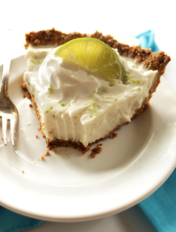 Gluten Free Key Lime Pie - Simple key lime pie recipe made with a gluten free crust and an easy no bake, vegan filling. Rich and creamy, sweet and tart! Perfect summertime dessert! vegan/gluten free/ refined sugar free.