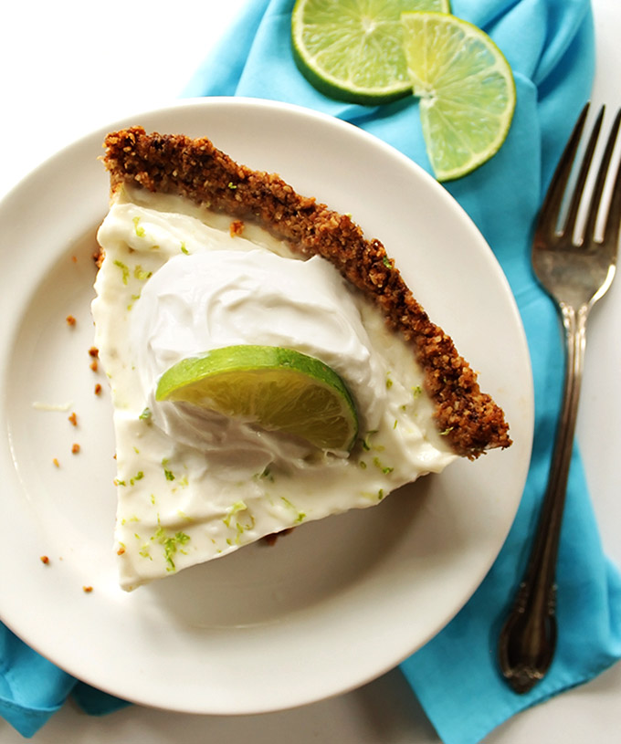 Gluten Free Key Lime Pie - Creamy filling that's sweet and tart, with a simple oat and almond crust. This recipe is EASY to make! Refreshing summertime dessert! Vegan/gluten free/refined sugar free.