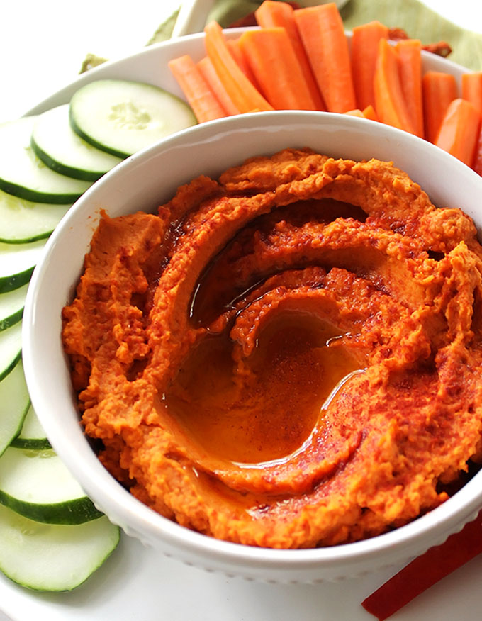 Smoky Sun Dried Tomato Hummus - Rich, creamy hummus bursting with sweet sun dried tomatoes and a bold smoky flavor! This recipe is super EASY to make and healthy. So good! Vegan & Gluten free!