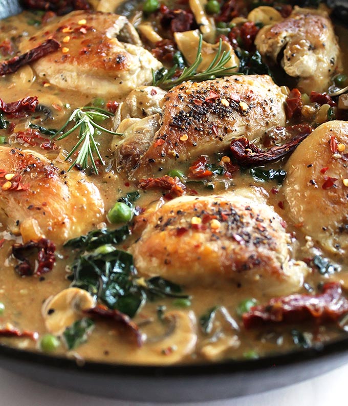 One Pan Sun Dried Tomato Chicken - with a dairy free sauce and plenty of veggies! Only takes 30 minutes to make! Perfect recipe for a weeknight dinner. Dairy free/Gluten Free | robustrecipes.com