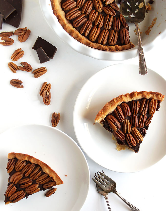 Gluten Free Chocolate Pecan Pie - Made wiithout corn syrup! The filling is decedant, the crust is doughy, and the pecans are perfectly toasted! This recipe is super EASY to make! The perfect pie for the Holidays! | robustecipes.com