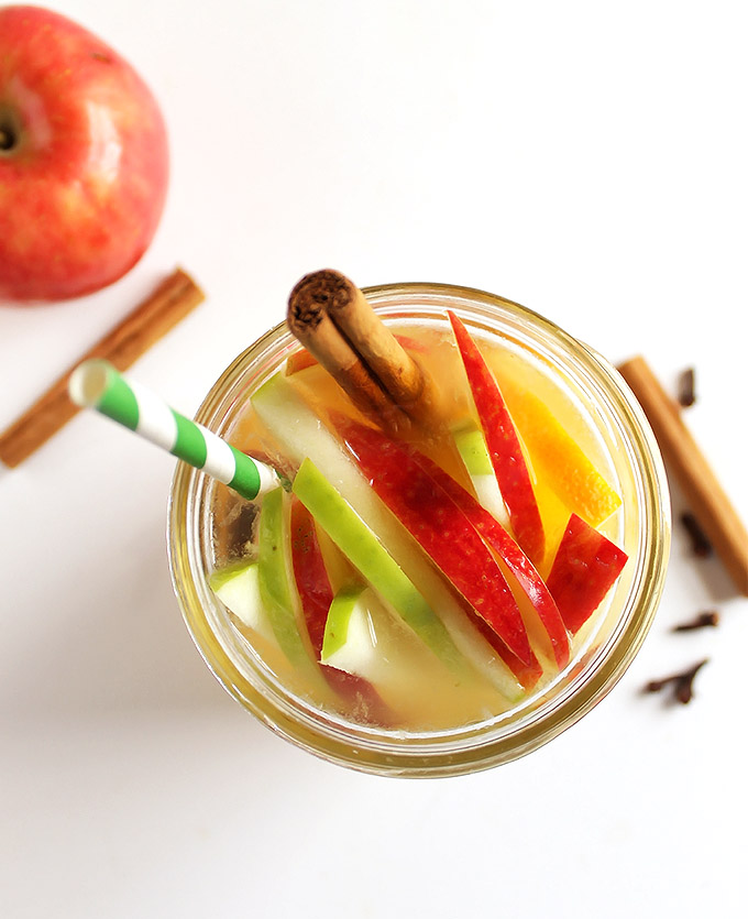 Fall Apple White Wine Apple Sangria - Packed with crisp apples and warming spices. Refreshing and easy to make! | robustrecipes.com