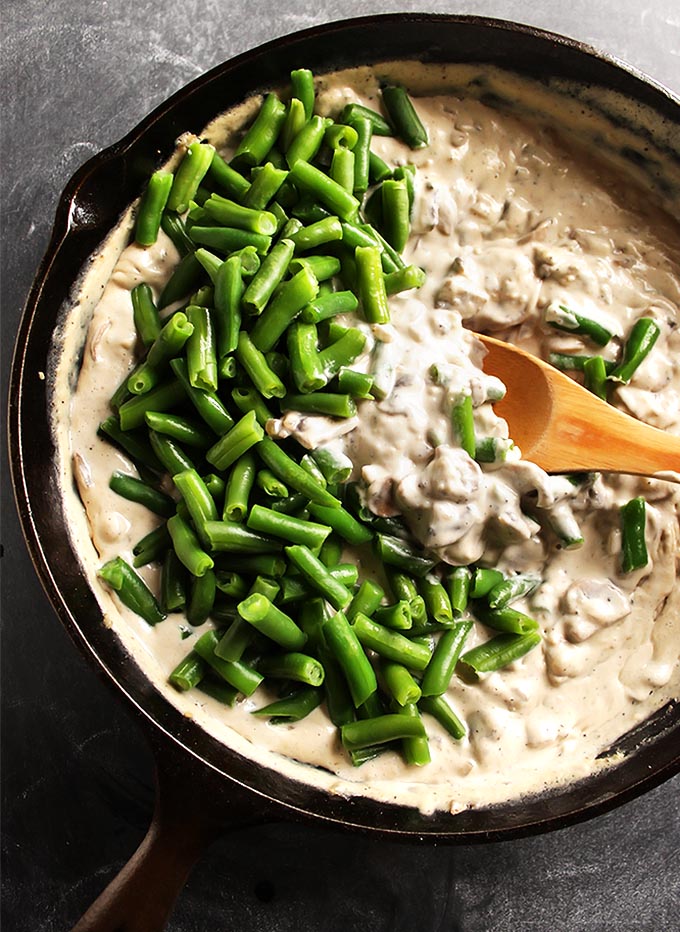 Gluten Free Green Bean Casserole - crunchy green beans in an super creamy dairy free sauce! No canned cream of mushrooms soup! Comes together in 45 minutes! Perfect recipe for you holiday menu! Dairy free/gluten free | robustrecipes.com