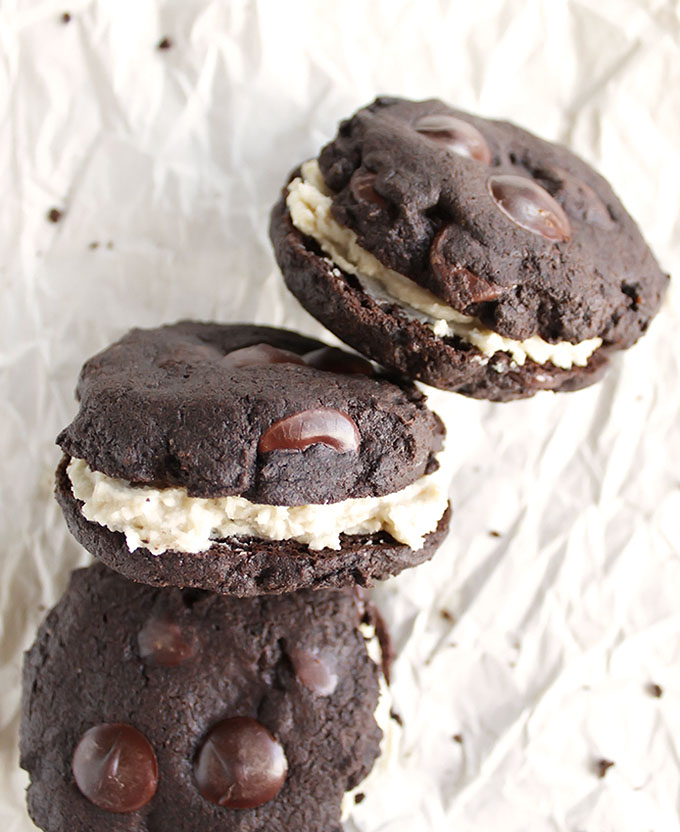 Homemade Gluten Free Oreos - Soft chocolate cookies filled with rich, creamy frosting. This recipe uses wholesome ingredients! Perfect for holiday baking! Dairy Free/Refined Sugar Free/Gluten Free | robustrecipes.com