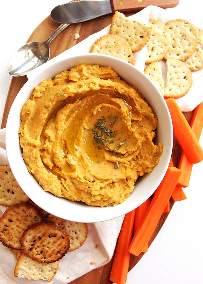 Pumpkin Sage Hummus - Bursting with slightly sweet pumpkin and savory sage! So YUM! Would make a great appetizer to any fall or winter holiday! This recipe is EASY to make! Vegan/Gluten Free/Vegetarian | robustrecipes.com