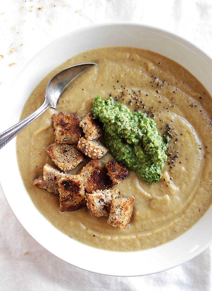 Roasted Cauliflower Soup with Arugula Pesto - AND gluten free skillet croutons! Creamy, comforting, nutritious! This recipe is perfect for winter! Gluten Free/Vegan/Dairy Free | robustrecipes.com