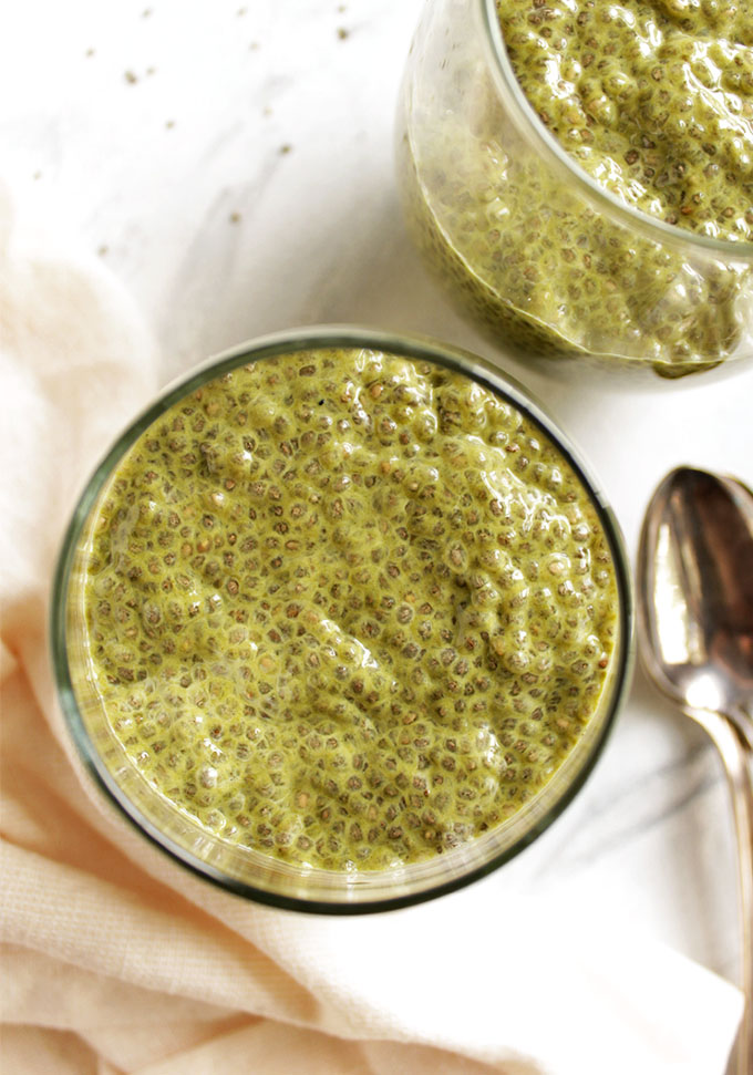 Detox Matcha Chia Pudding with Mango - Packed with healthy ingredients. This recipe is great as part of your breakfast or as a healthy snack or dessert. Perfect for spring and summer: refreshing and energizing! Vegan/gluten free/dairy free | robustrecipes.com