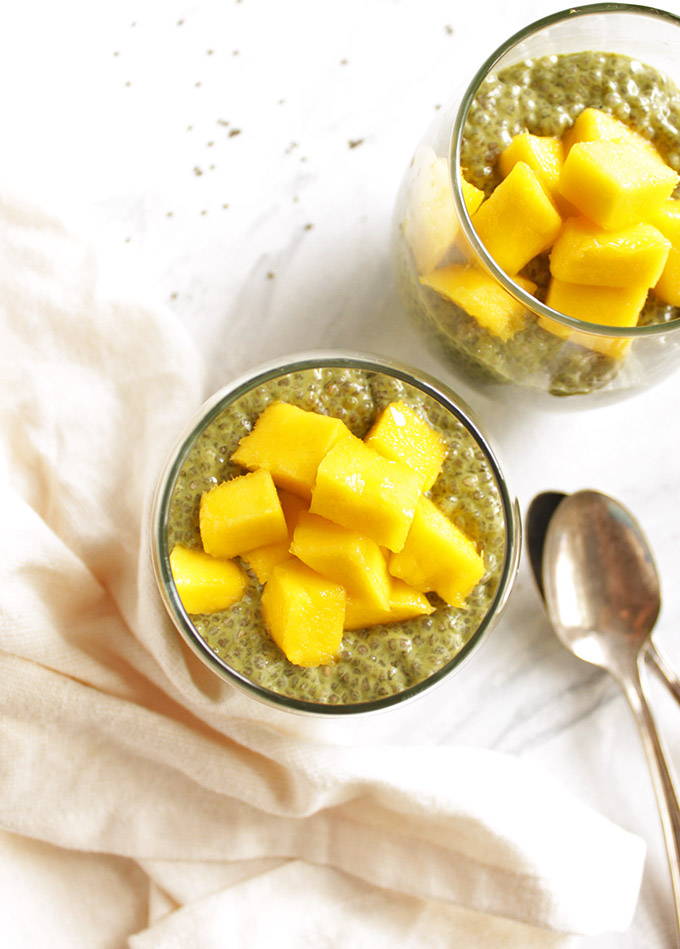 Detox Matcha Chia Pudding with Mango - Packed with healthy ingredients. This recipe is great as part of your breakfast or as a healthy snack or dessert. Perfect for spring and summer: refreshing and energizing! Vegan/gluten free/dairy free | robustrecipes.com