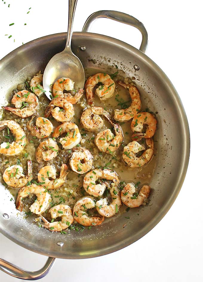 Shrimp in white wine sauce - a quick and easy meal that only takes 20 minutes to make, requires 9 ingredients and 1 pan! Perfect for weeknights! Seriously so much flavor! Gluten Free | robustrecipes.com