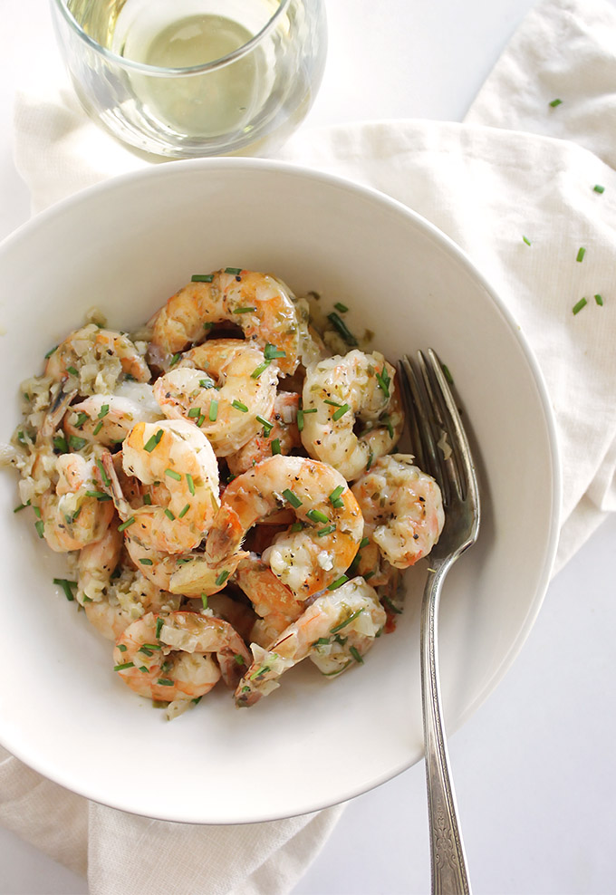 Shrimp in white wine sauce - a quick and easy meal that only takes 20 minutes to make, requires 9 ingredients and 1 pan! Perfect for weeknights! Seriously so much flavor! Gluten Free | robustrecipes.com