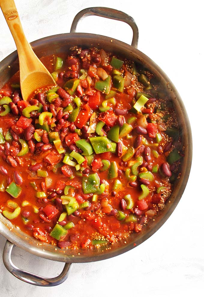 Vegan Chili Skillet with Quinoa - quick and easy, only requires 30 minutes and 1 pan. Perfect for a weeknight meal. Satisfying and hearty! We love this recipe in the fall! (Gluten Free/Vegan/Dairy Free) | robustrecipes.com
