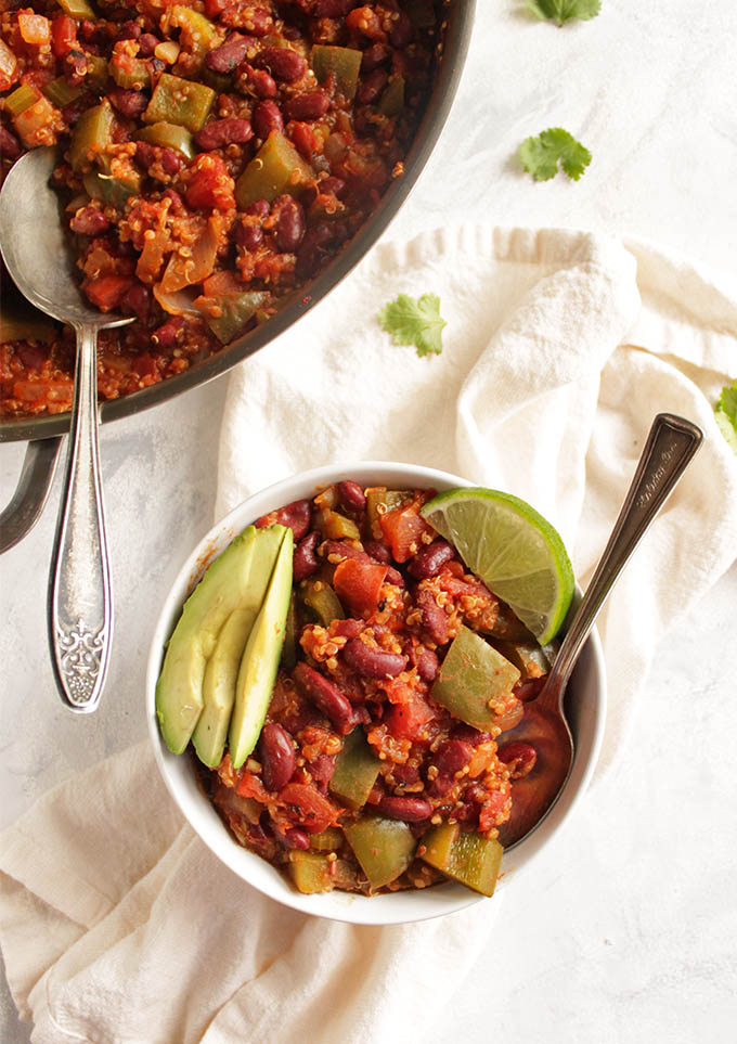 Vegan Chili Skillet with Quinoa - quick and easy, only requires 30 minutes and 1 pan. Perfect for a weeknight meal. Satisfying and hearty! We love this recipe in the fall! (Gluten Free/Vegan/Dairy Free) | robustrecipes.com