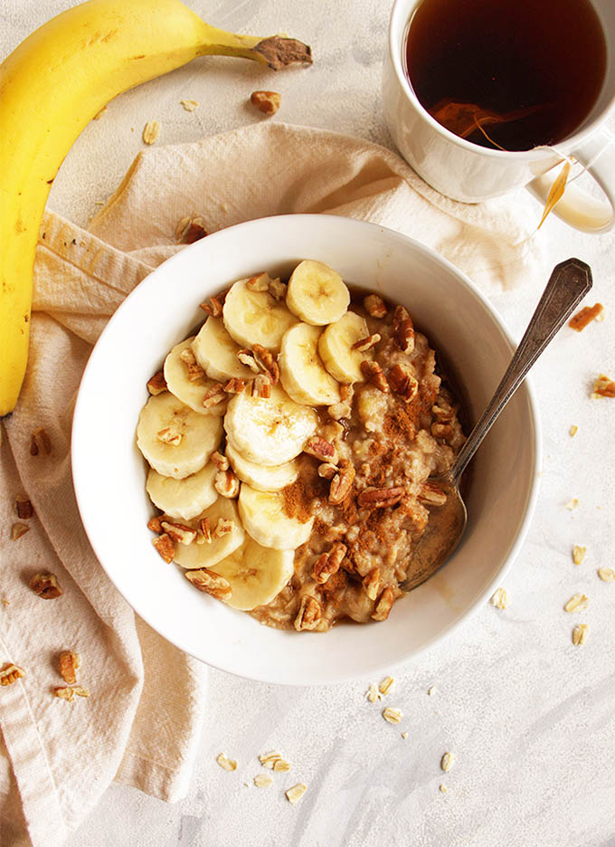 Protein packed banana nut oatmeal - packed with protein and healthy fats to get your day going! Egg whites are cooked right into the oatmeal. The result is an extra fluffy oatmeal with tons of nutrition. Promise you can't taste the egg whites one bit! Perfect quick and easy weekday breakfast!!! (Gluten Free & Vegetarian) | robustrecipes.com