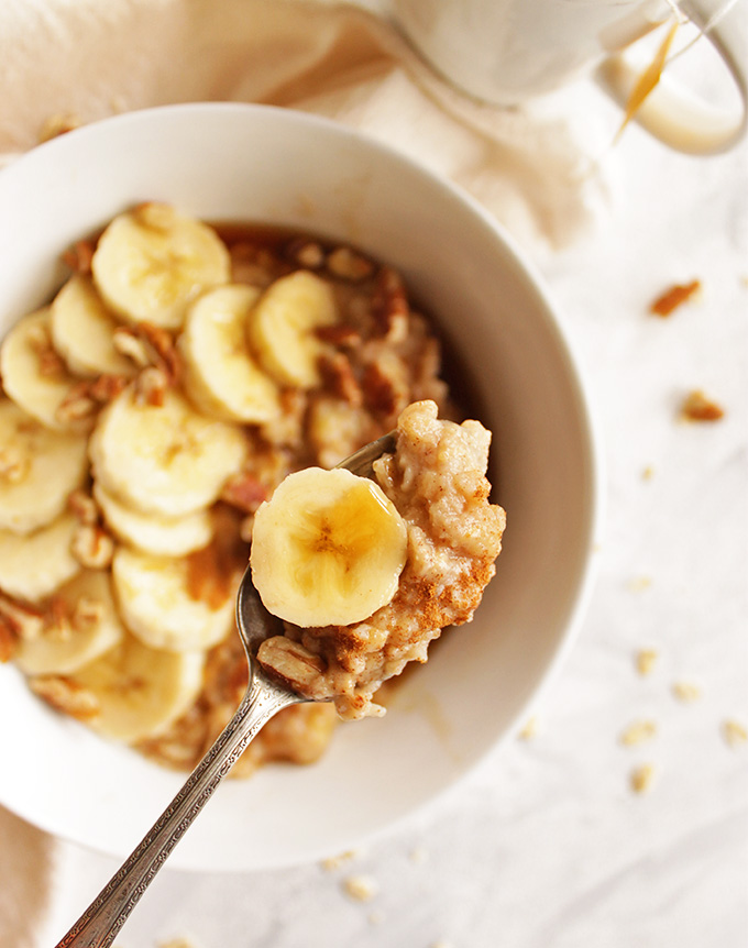 Protein packed banana nut oatmeal - packed with protein and healthy fats to get your day going! Egg whites are cooked right into the oatmeal. The result is an extra fluffy oatmeal with tons of nutrition. Promise you can't taste the egg whites one bit! Perfect quick and easy weekday breakfast!!! (Gluten Free & Vegetarian) | robustrecipes.com