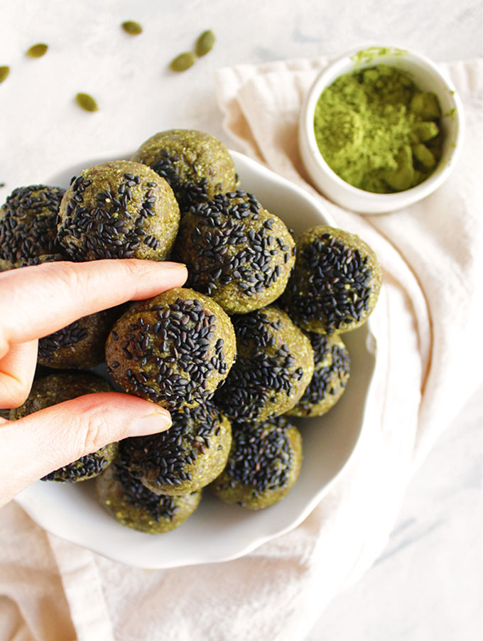 Matcha energy balls with black sesame seeds are nutrient dense: rich in antioxidants, healthy fats, and fiber to keep you going. They make the perfect snack any time of day! (gluten Free/vegan/vegetarian) | robustrecipes.com