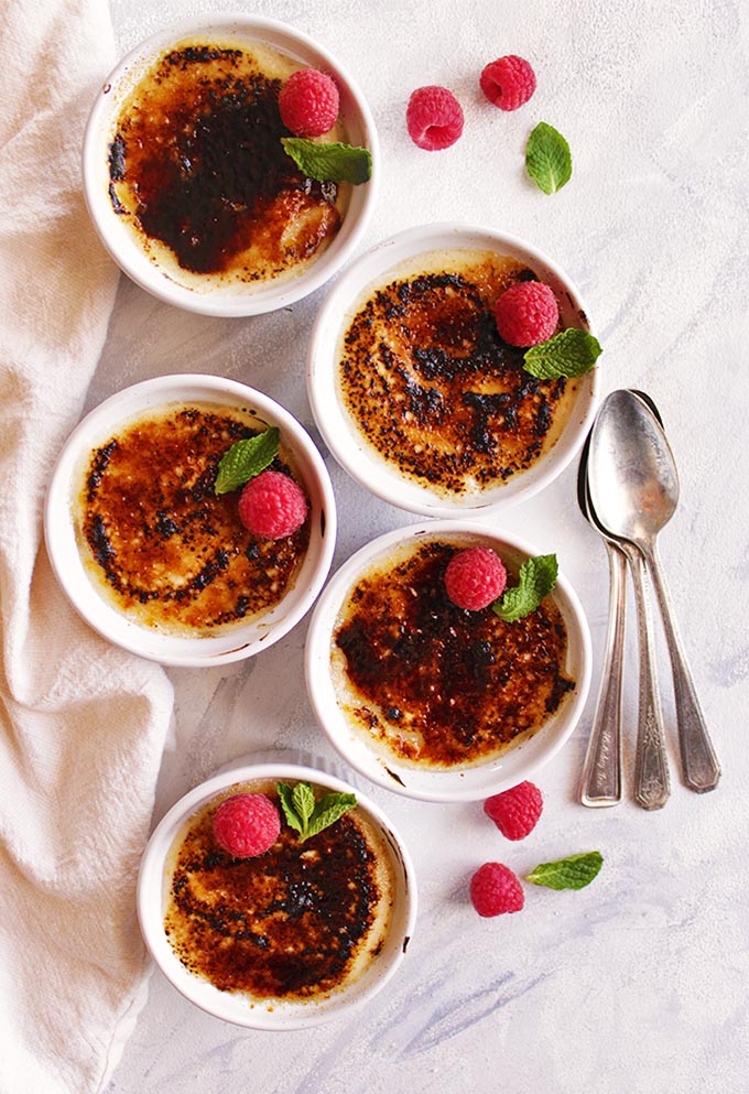 15 Minute Creme Brulee - The easiest creme brulee recipe you will ever make - 15 minutes, one bowl, and no baking required! Velvety rich vanilla filling, topped with a burnt sugar crust. Perfect for serving at parties or other celebrations. | Robustrecipes.com