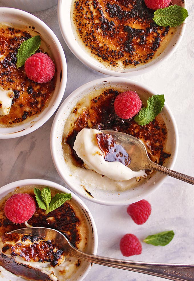 15 Minute Creme Brulee - The easiest creme brulee recipe you will ever make - 15 minutes, one bowl, and no baking required! Velvety rich vanilla filling, topped with a burnt sugar crust. Perfect for serving at parties or other celebrations. | Robustrecipes.com