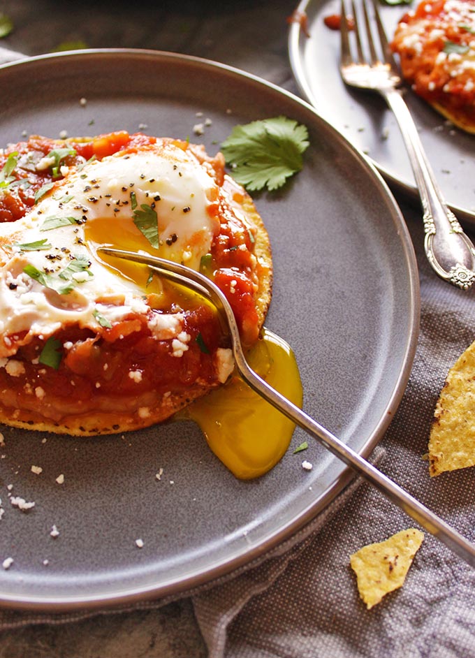 10 Minute Weekday Huevos Rancheros -A quick and easy twist on the traditional huevos rancheros - only requiring 10 minutes and 1 pan, perfect for a weekday breakfast! Delicious, filling, and super satisfying - this breakfast will hold you over for hours! (Gluten Free, Vegetarian, and dairy free options). #Mexican #Breakfast #Eggs #glutenfree #easyrecipe | robustrecipes.com