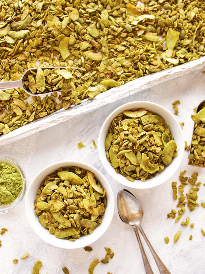 30 Minute Healthy Matcha granola is super crunchy, perfectly sweet with hints of grassy matcha notes. It makes a great make ahead breakfast - serve it with milk, yogurt, or eat it plain! (Gluten free & vegan). #granola #matcha #breakfast #glutenfree #vegan | robustrecipes@gmail.com