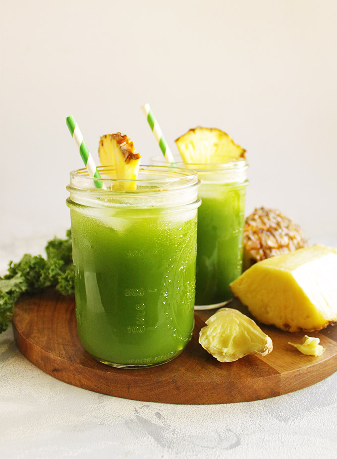  Pineapple Green Juice (Without a Juicer) - Pineapple green juice is perfect for beginner green juicers! It's sweet and ginger-y. No juicer required, a blender and a kitchen towel do all the work. Refreshing and healthy! #vegan #glutenfree #recipe #greenjuice | robustrecipes.com