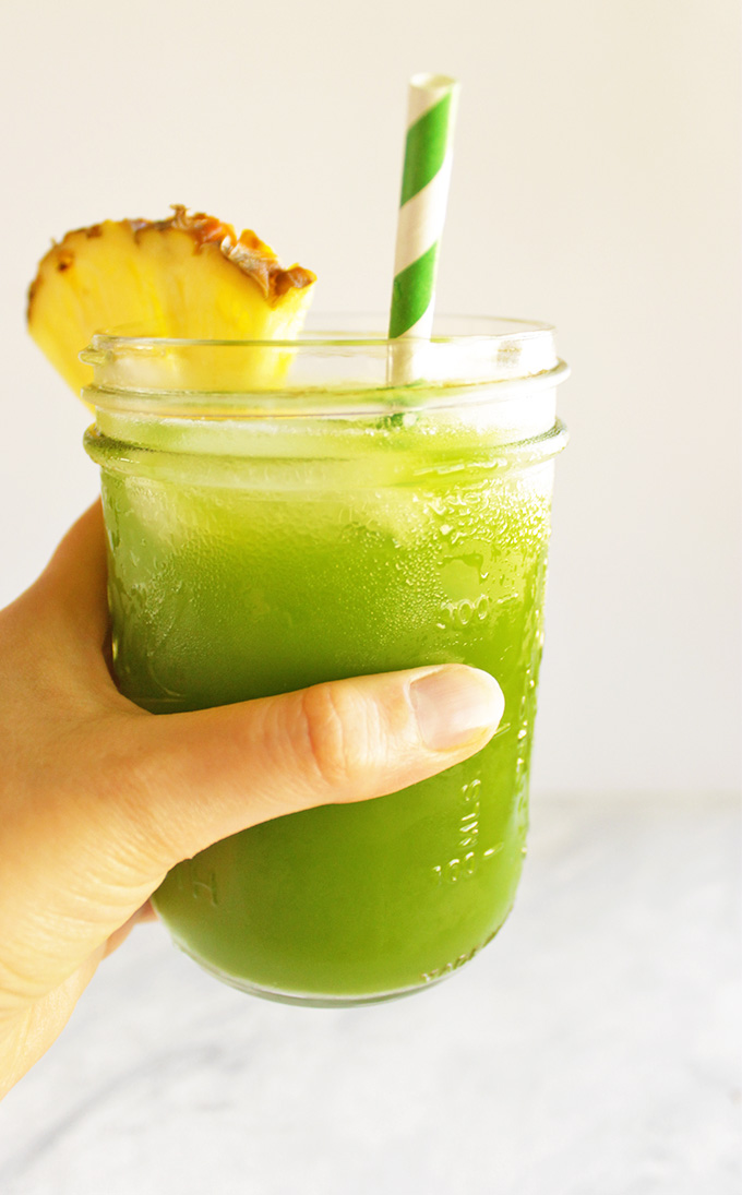  Pineapple Green Juice (Without a Juicer) - Pineapple green juice is perfect for beginner green juicers! It's sweet and ginger-y. No juicer required, a blender and a kitchen towel do all the work. Refreshing and healthy! #vegan #glutenfree #recipe #greenjuice | robustrecipes.com