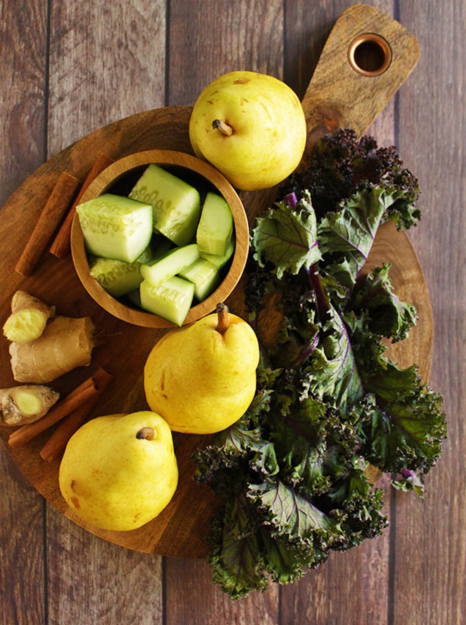Fall Pear Green Juice (without a Juicer) - Perfect for beginner juicers. It's very sweet thanks to the pears. The warming ginger, cinnamon, and nutmeg gives it that fall vibe. So tasty!! #greenjuice #pears #recipe #easyrecipe #vegan #glutenfree | robustrecipes.com