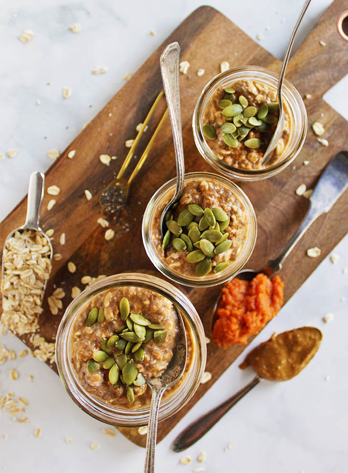 Pumpkin Pie Overnight Oats with Peanut Butter Swirl - the perfect weekday breakfast. Mix it up the night before and breakfast is waiting for you in the morning. This recipe has all the pumpkin spice fall flavors! #breakfast #oats #pumpkin #fall #easyrecipes #pumpkinspice | robustrecipes.com