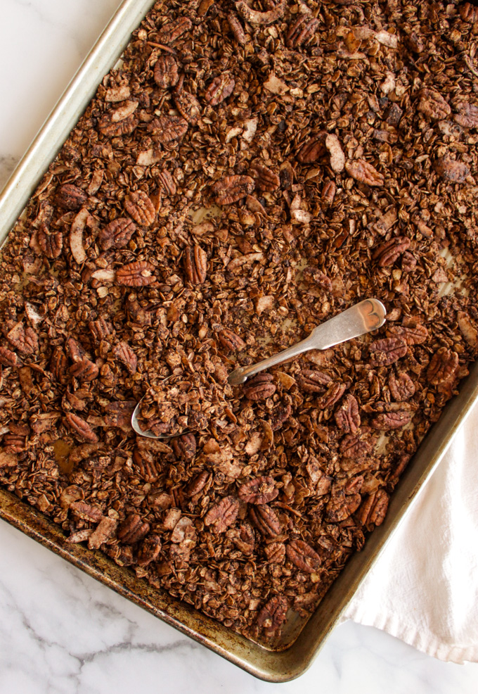 Easy Chocolate Coffee Chocolate granola - the perfect make ahead breakfast or snack. It has cocoa powder and coffee grounds baked right in. Easy to make - only takes 20 minuets! #breakfast #glutenfree #vegan #chocolate #coffee #granola #easyrecipe | robustrecipes.com