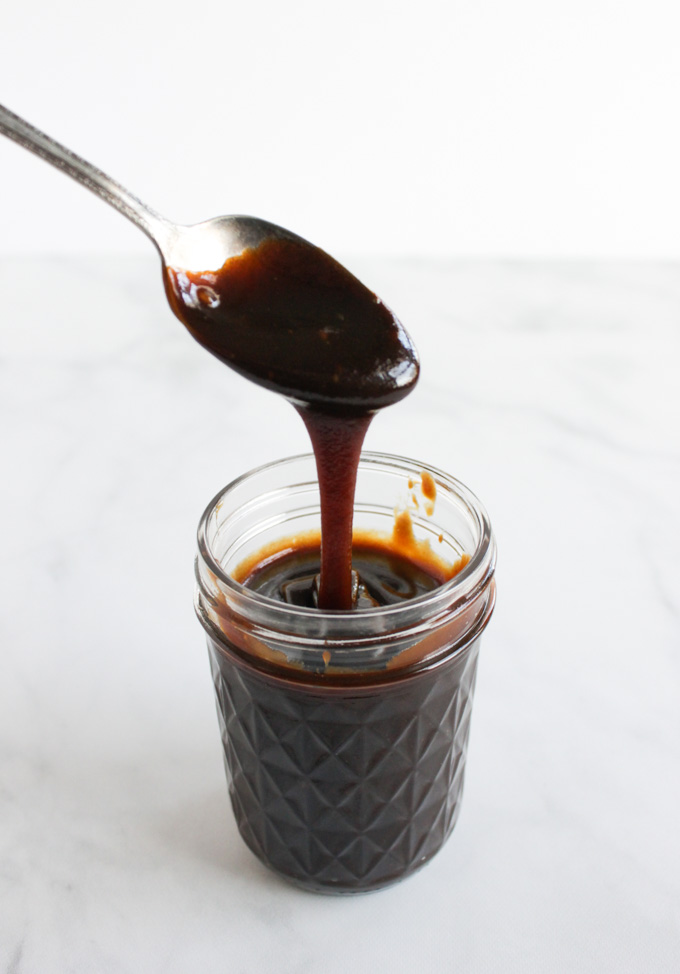 Easy Vegan Caramel (Made with Coconut Sugar) - Comes together in 5 to 8 minutes. Perfect for drizzling over ice cream, or stirring into warm drinks. #vegan #easyrecipe #caramel | robustrecipes.com