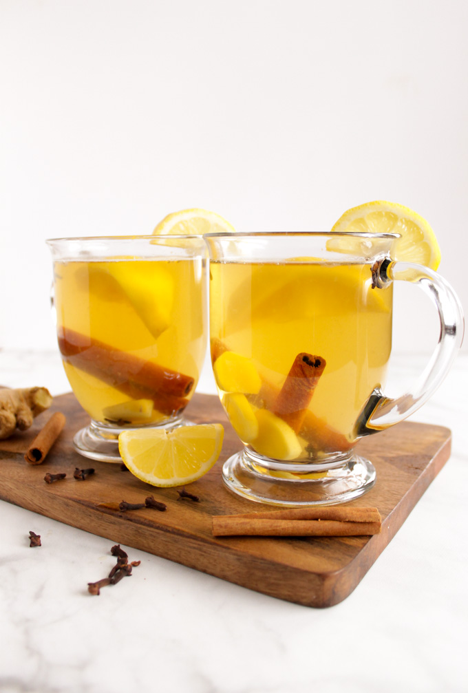 7 Ingredient hot toddy - infused with cinnamon, ginger, cloves, lemon, honey and served warm with whiskey or bourbon. A simple and comforting winter cocktail. #cocktail #whiskey #bourbon #easyrecipe | robustrecipes.com