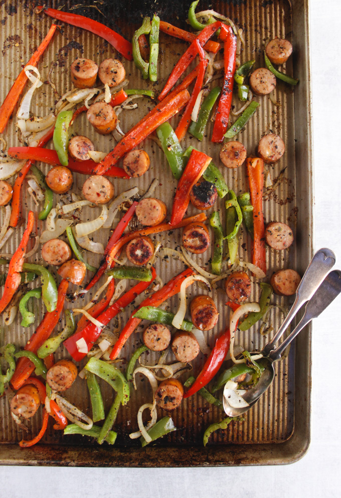 Sheet Pan Italian sausage and peppers (20 minutes) - is a super easy and healthy dinner that's perfect for any weeknight. Clean ingredients, only 20 minutes, and one pan. #healthyfood #easyrecipes #cleaneating #chicken #glutenfree | robustrecipes.com