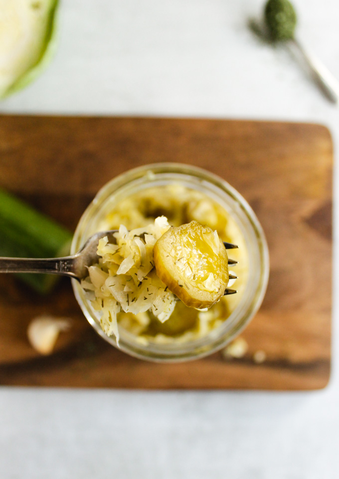 2 Healthy sauerkraut recipes - garlic dill pickle sauerkraut & carrot ginger lemon sauerkraut. Easy method for making fermented sauerkraut with gut health probiotics. #vegan #glutenfree #probiotics #easyrecipe | robustrecipes.com